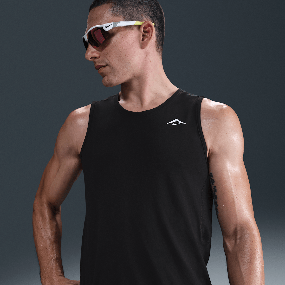 OBJ NIKE タンクトップ Nike Solar Chase Men's Dri-FIT ADV Running Tank Top. Nike.com